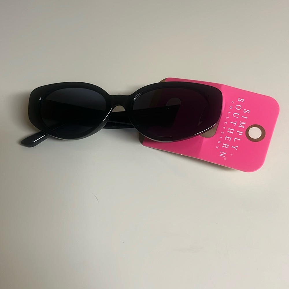 NWT Simply Southern Black Sunglasses 100% UV protection